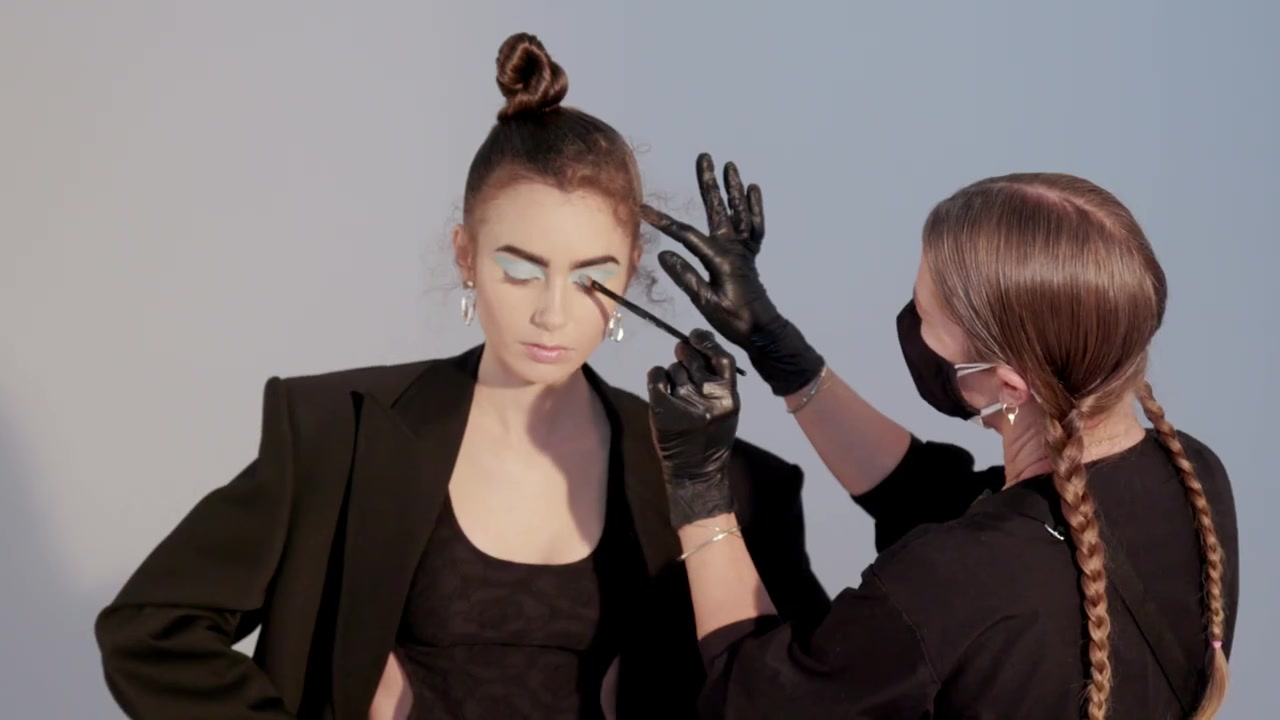 Lily_Collins__Glam_Team_Talk_About_the_Inspiration_Behind_Their_Looks___Byrdie_084.jpg