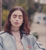 How_Lily_Collins_Fell_in_Love_With_Her_Brows___InStyle_194.jpg