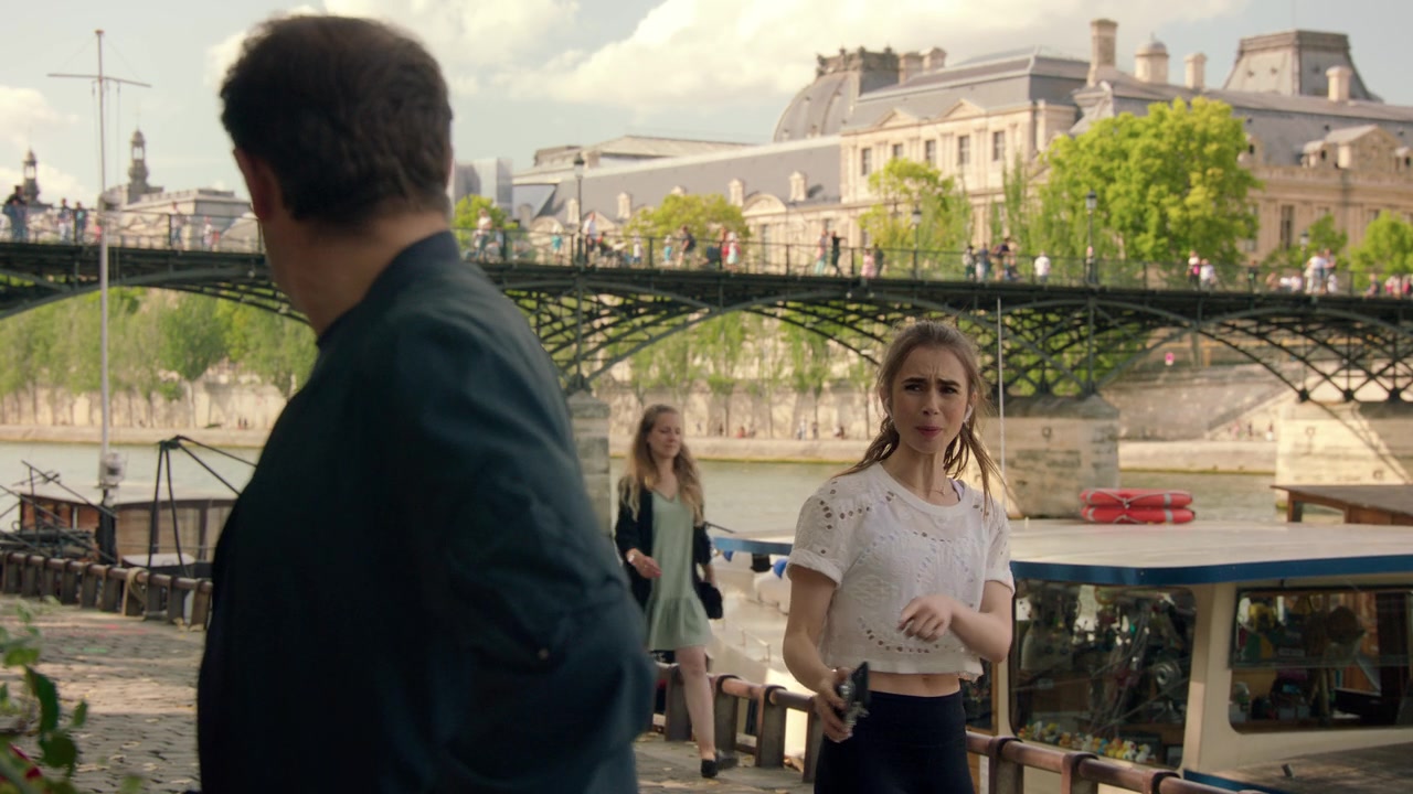 Emily_in_Paris_S01E03_Sexy_or_Sexist_720p_NF_WEB-DL_DDP5_1_x264-BTN_0078.jpg