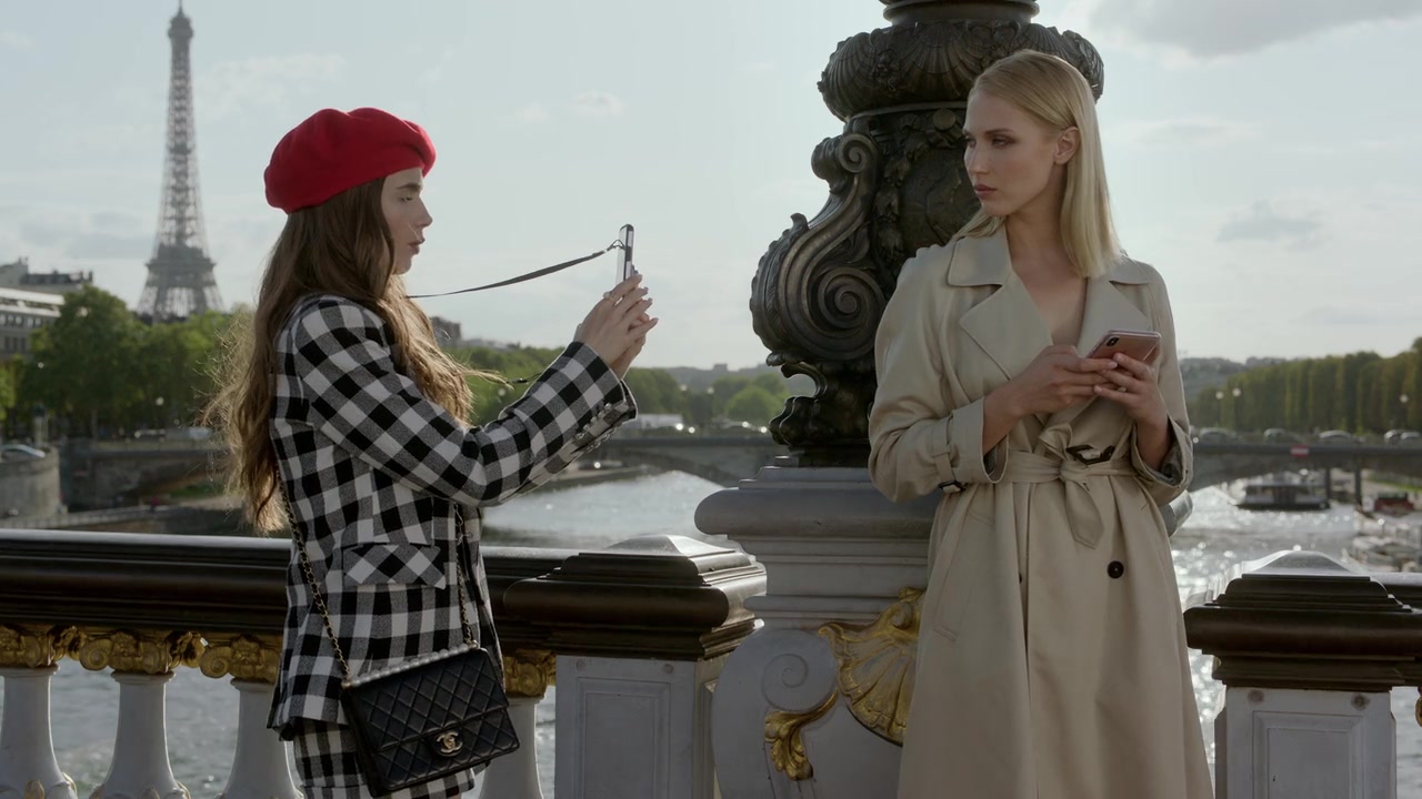 Emily_in_Paris_S01E03_Sexy_or_Sexist_720p_NF_WEB-DL_DDP5_1_x264-BTN_0370.jpg
