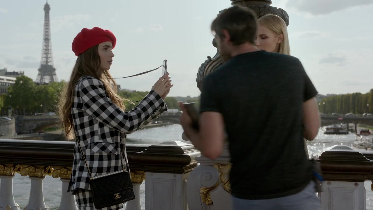 Emily_in_Paris_S01E03_Sexy_or_Sexist_720p_NF_WEB-DL_DDP5_1_x264-BTN_0371.jpg