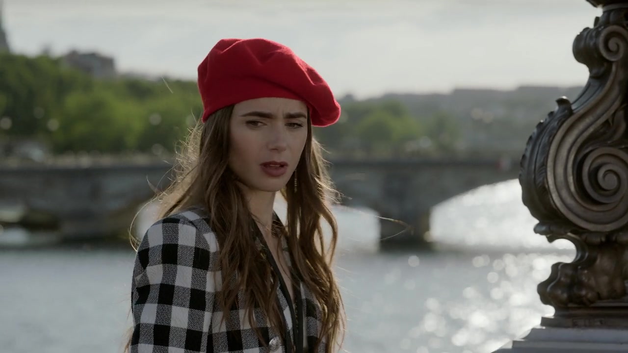 Emily_in_Paris_S01E03_Sexy_or_Sexist_720p_NF_WEB-DL_DDP5_1_x264-BTN_0378.jpg