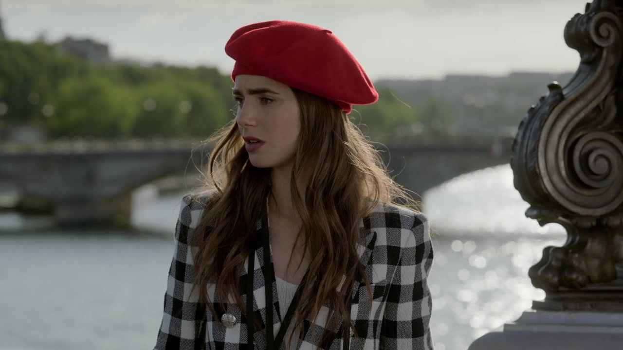 Emily_in_Paris_S01E03_Sexy_or_Sexist_720p_NF_WEB-DL_DDP5_1_x264-BTN_0381.jpg