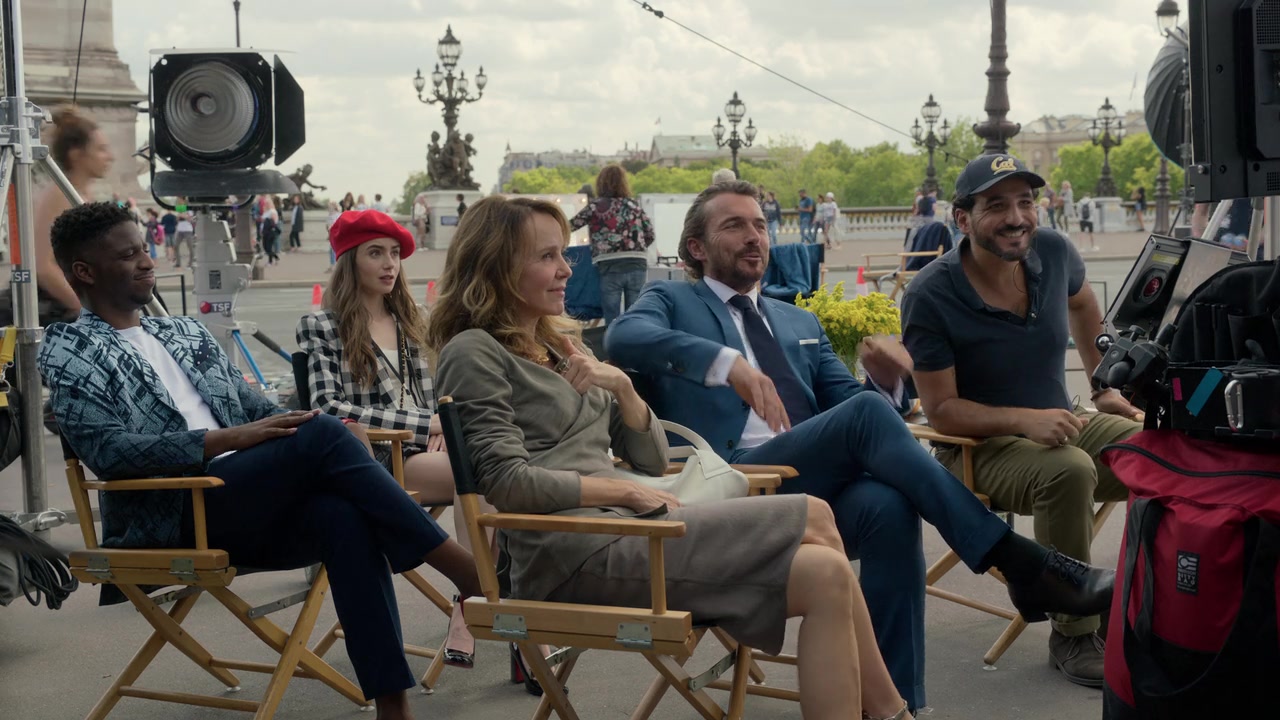 Emily_in_Paris_S01E03_Sexy_or_Sexist_720p_NF_WEB-DL_DDP5_1_x264-BTN_0387.jpg