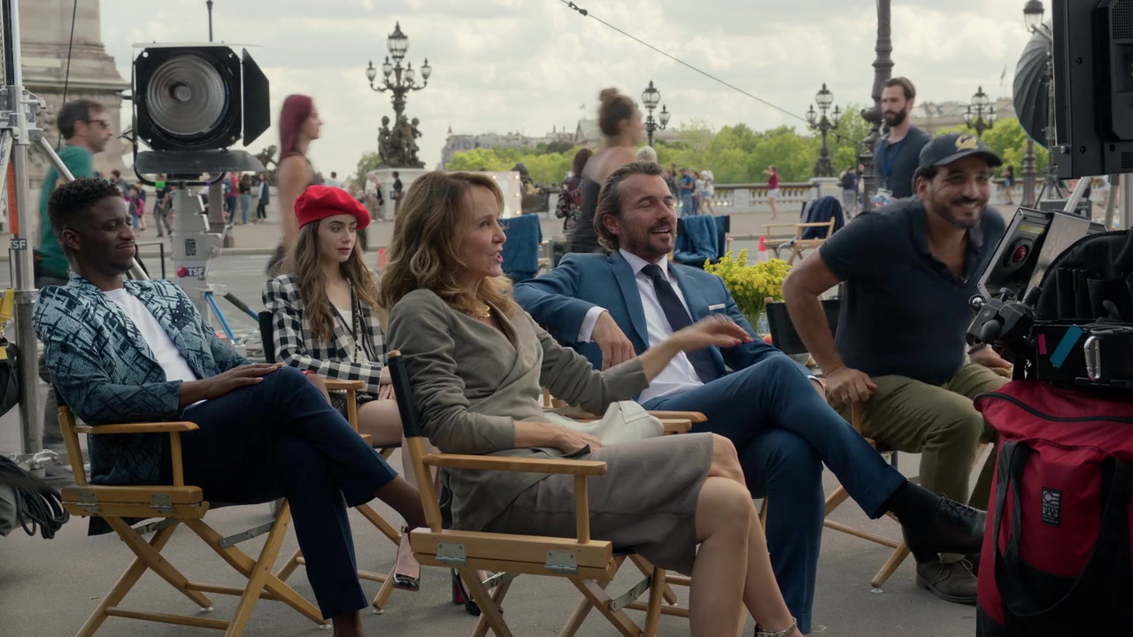 Emily_in_Paris_S01E03_Sexy_or_Sexist_720p_NF_WEB-DL_DDP5_1_x264-BTN_0388.jpg