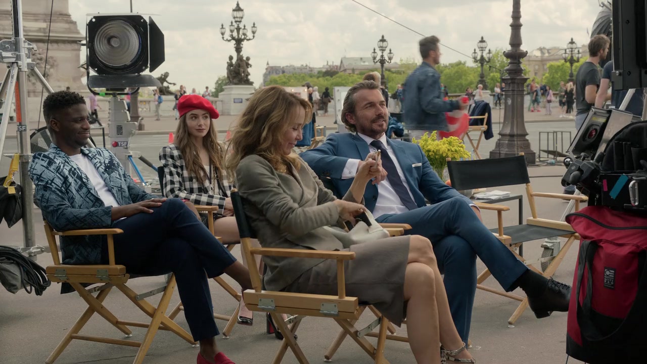Emily_in_Paris_S01E03_Sexy_or_Sexist_720p_NF_WEB-DL_DDP5_1_x264-BTN_0397.jpg
