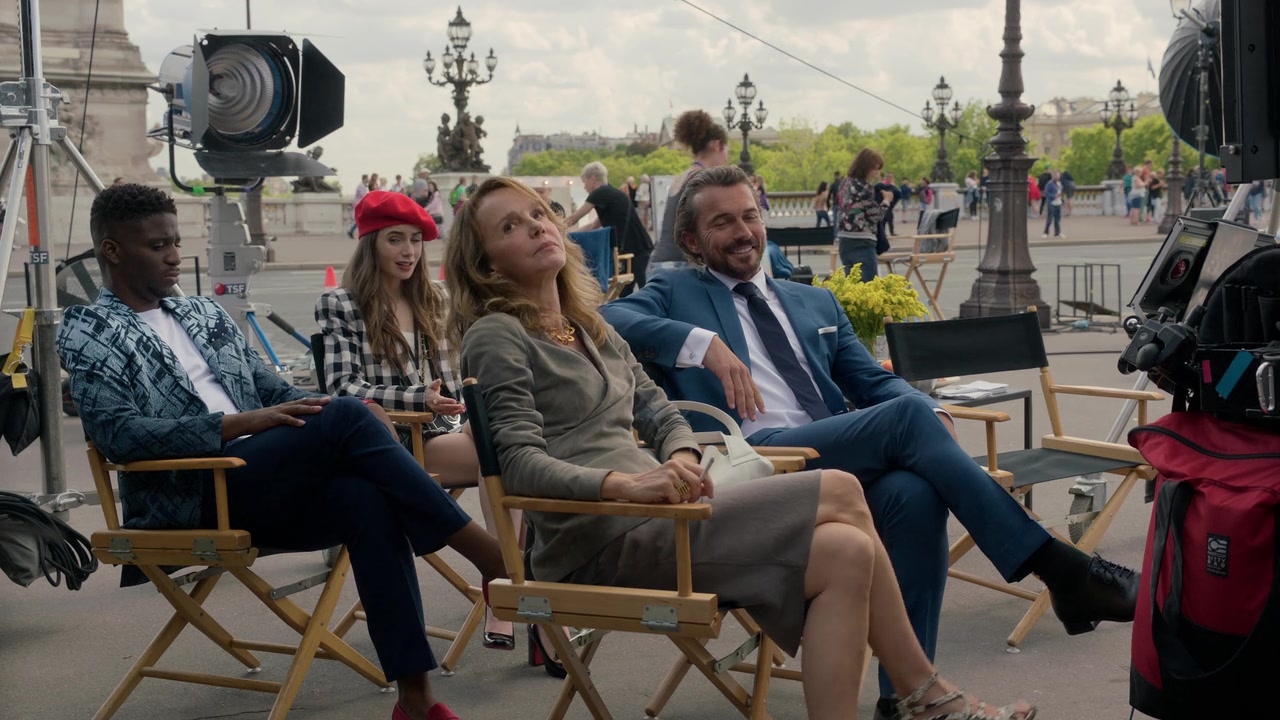 Emily_in_Paris_S01E03_Sexy_or_Sexist_720p_NF_WEB-DL_DDP5_1_x264-BTN_0410.jpg