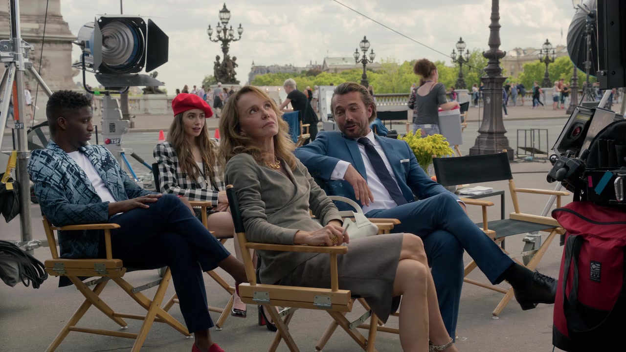 Emily_in_Paris_S01E03_Sexy_or_Sexist_720p_NF_WEB-DL_DDP5_1_x264-BTN_0411.jpg