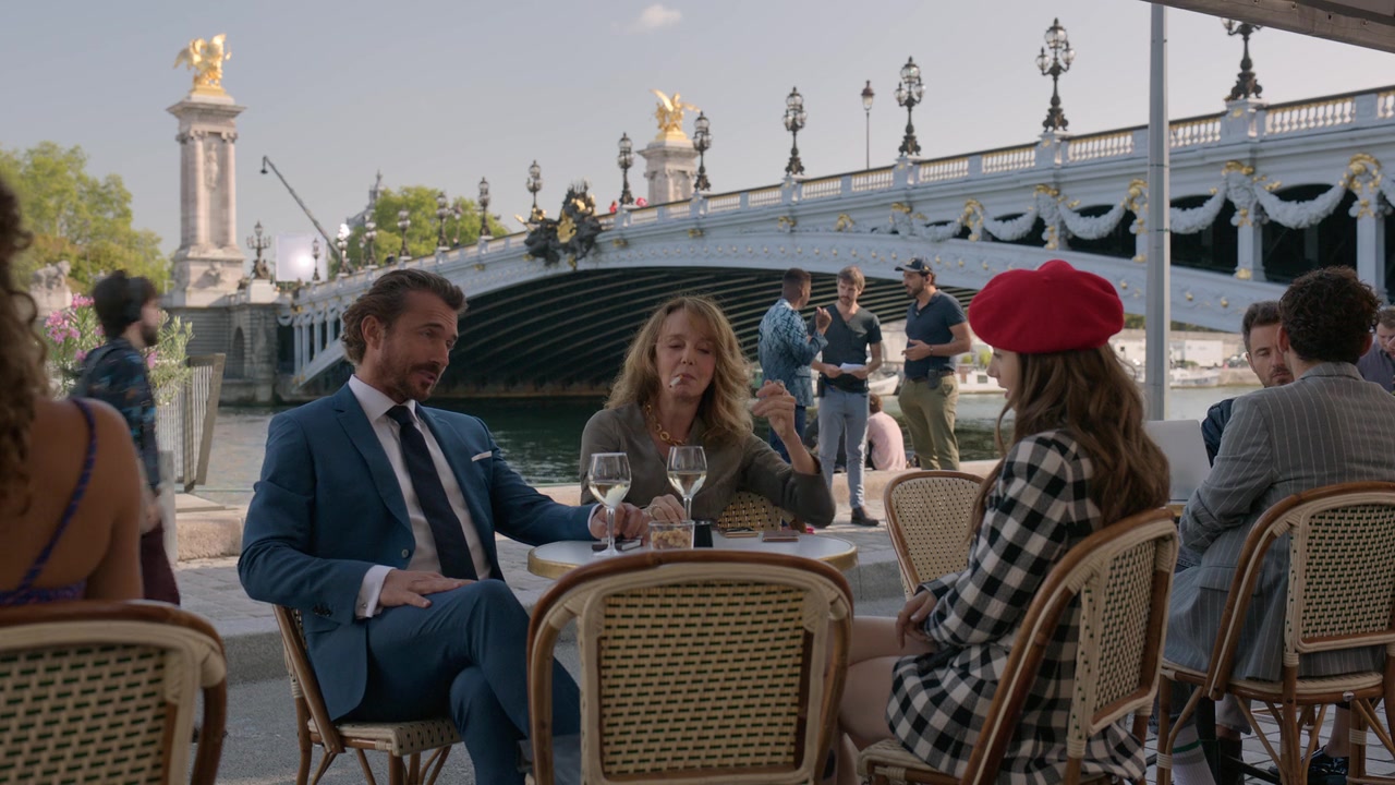 Emily_in_Paris_S01E03_Sexy_or_Sexist_720p_NF_WEB-DL_DDP5_1_x264-BTN_0440.jpg
