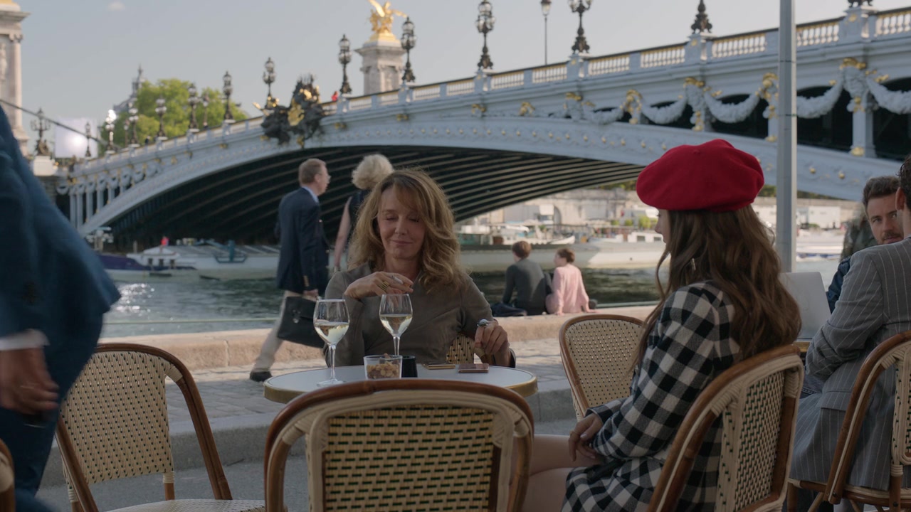 Emily_in_Paris_S01E03_Sexy_or_Sexist_720p_NF_WEB-DL_DDP5_1_x264-BTN_0491.jpg