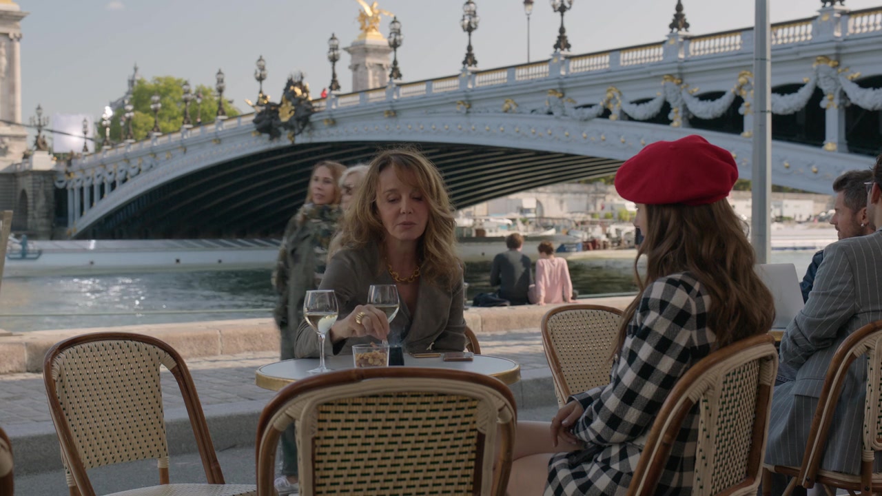 Emily_in_Paris_S01E03_Sexy_or_Sexist_720p_NF_WEB-DL_DDP5_1_x264-BTN_0494.jpg