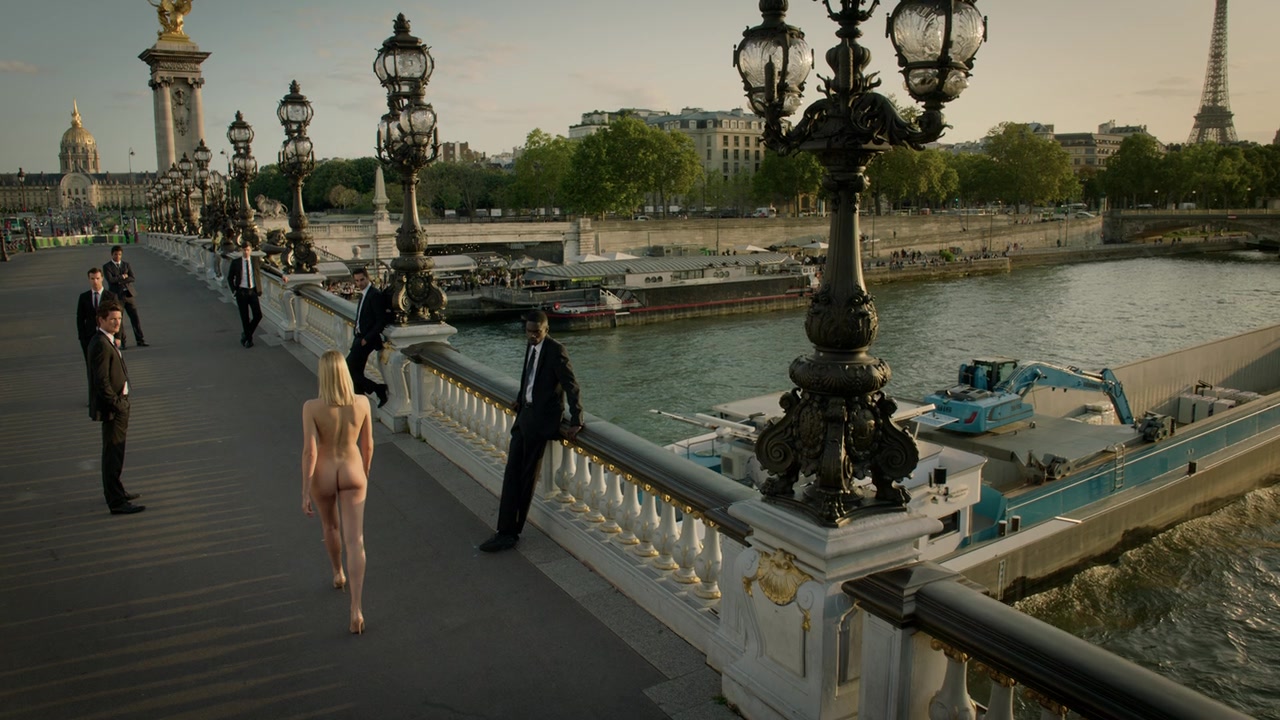 Emily_in_Paris_S01E03_Sexy_or_Sexist_720p_NF_WEB-DL_DDP5_1_x264-BTN_0738.jpg