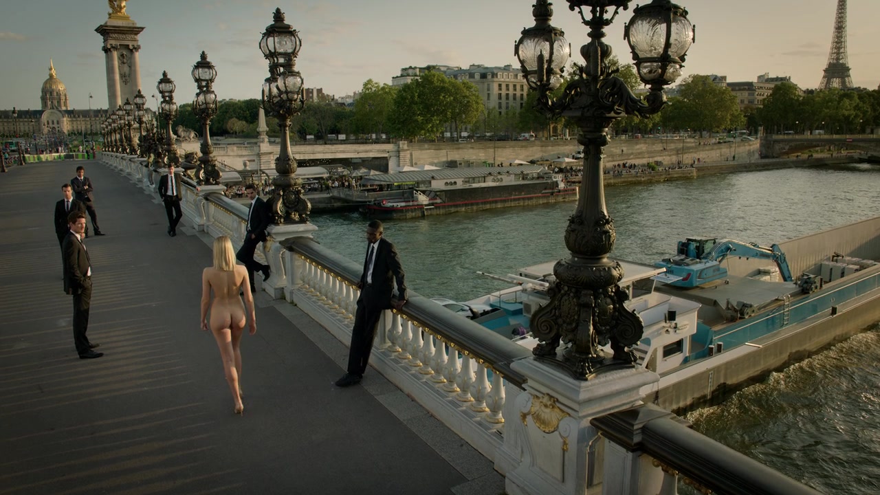 Emily_in_Paris_S01E03_Sexy_or_Sexist_720p_NF_WEB-DL_DDP5_1_x264-BTN_0739.jpg