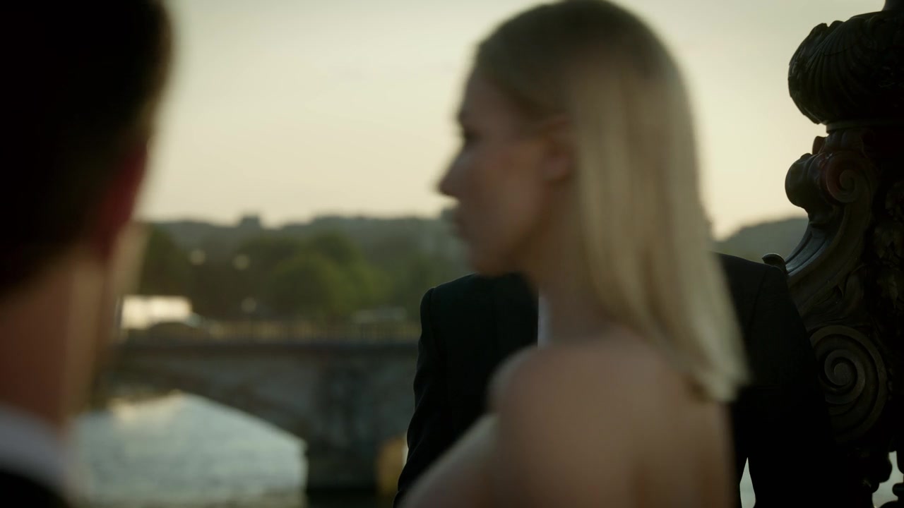 Emily_in_Paris_S01E03_Sexy_or_Sexist_720p_NF_WEB-DL_DDP5_1_x264-BTN_0741.jpg