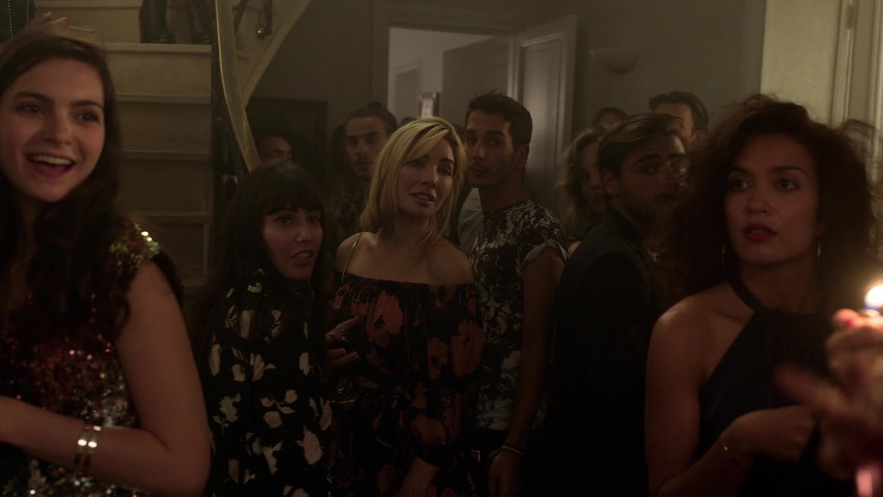Emily_in_Paris_S01E03_Sexy_or_Sexist_720p_NF_WEB-DL_DDP5_1_x264-BTN_0861.jpg