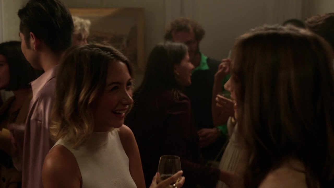Emily_in_Paris_S01E03_Sexy_or_Sexist_720p_NF_WEB-DL_DDP5_1_x264-BTN_0871.jpg