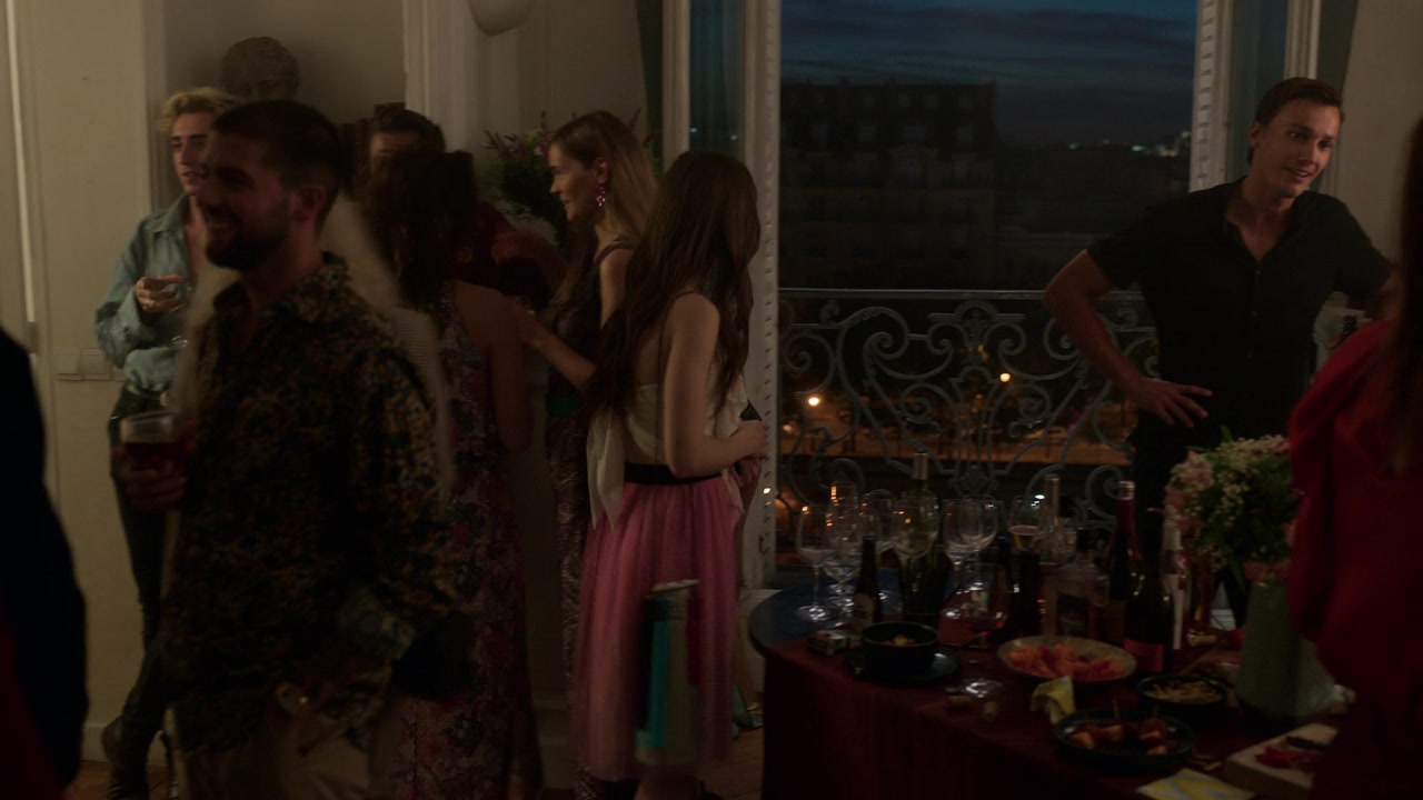 Emily_in_Paris_S01E03_Sexy_or_Sexist_720p_NF_WEB-DL_DDP5_1_x264-BTN_0889.jpg