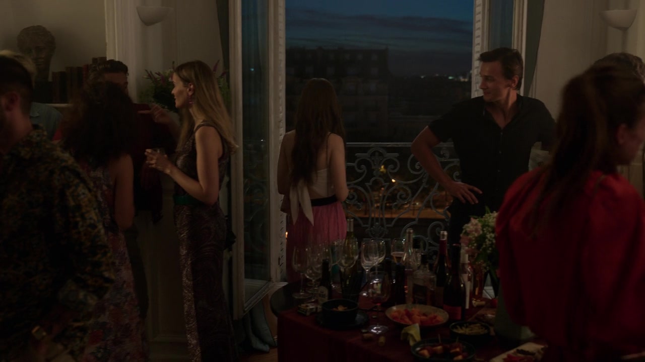 Emily_in_Paris_S01E03_Sexy_or_Sexist_720p_NF_WEB-DL_DDP5_1_x264-BTN_0890.jpg