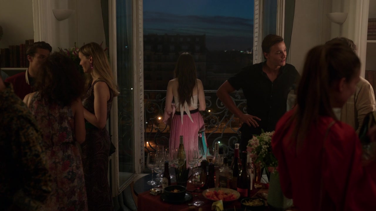 Emily_in_Paris_S01E03_Sexy_or_Sexist_720p_NF_WEB-DL_DDP5_1_x264-BTN_0891.jpg