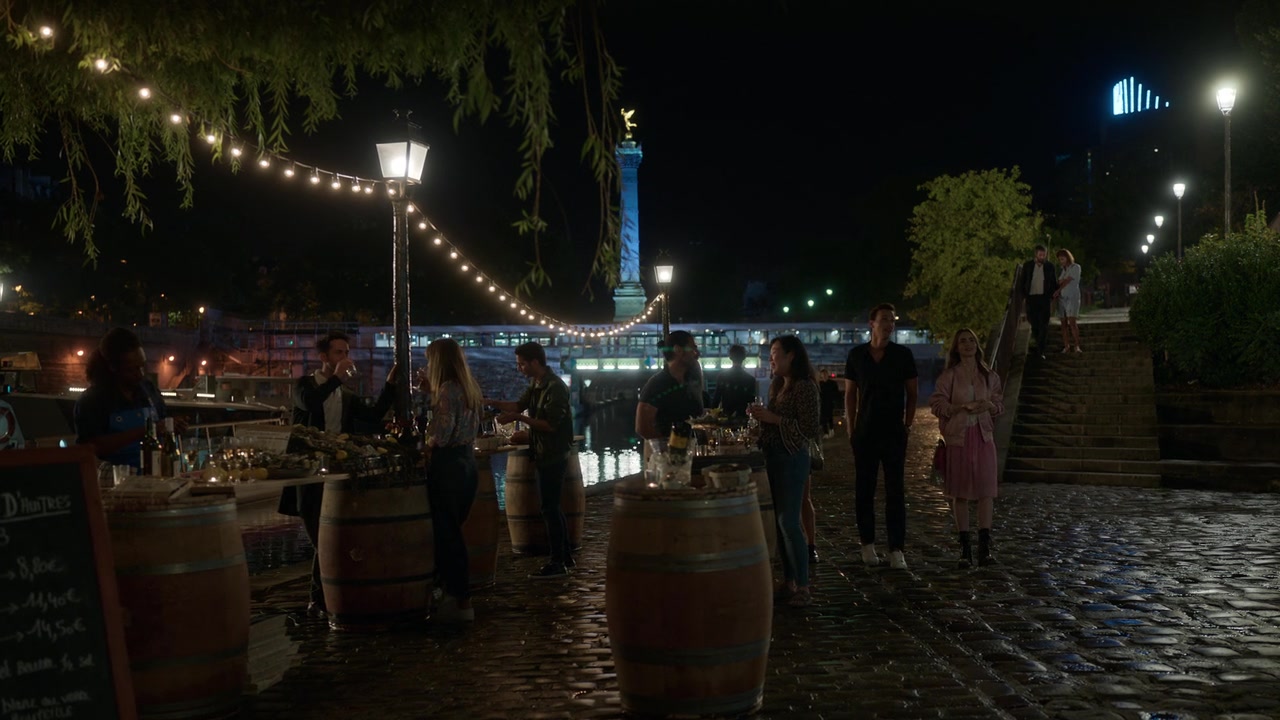 Emily_in_Paris_S01E03_Sexy_or_Sexist_720p_NF_WEB-DL_DDP5_1_x264-BTN_0951.jpg