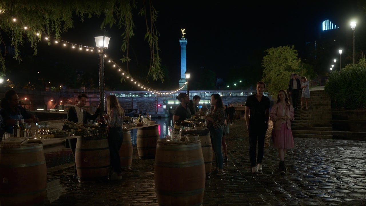 Emily_in_Paris_S01E03_Sexy_or_Sexist_720p_NF_WEB-DL_DDP5_1_x264-BTN_0954.jpg