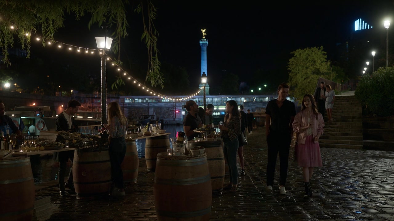 Emily_in_Paris_S01E03_Sexy_or_Sexist_720p_NF_WEB-DL_DDP5_1_x264-BTN_0956.jpg