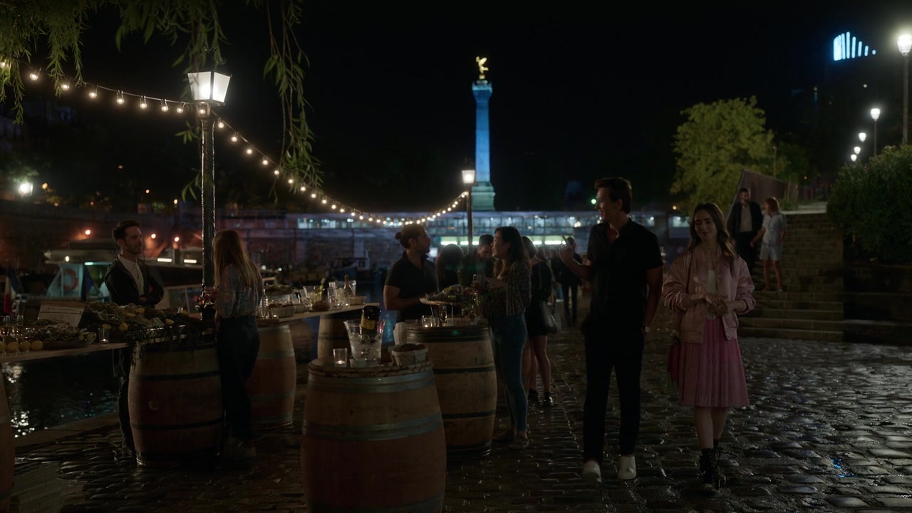 Emily_in_Paris_S01E03_Sexy_or_Sexist_720p_NF_WEB-DL_DDP5_1_x264-BTN_0958.jpg