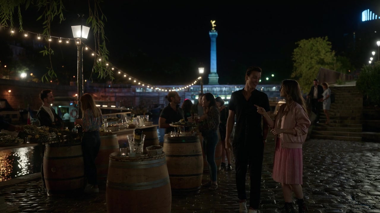 Emily_in_Paris_S01E03_Sexy_or_Sexist_720p_NF_WEB-DL_DDP5_1_x264-BTN_0960.jpg