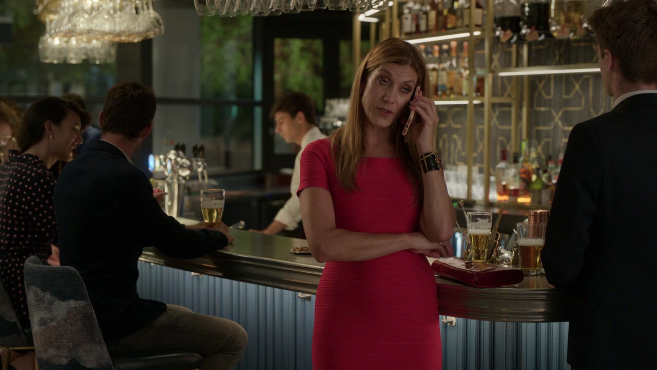 Emily_in_Paris_S01E03_Sexy_or_Sexist_720p_NF_WEB-DL_DDP5_1_x264-BTN_1053.jpg