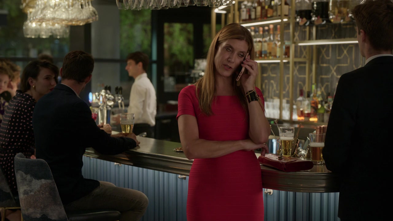 Emily_in_Paris_S01E03_Sexy_or_Sexist_720p_NF_WEB-DL_DDP5_1_x264-BTN_1059.jpg