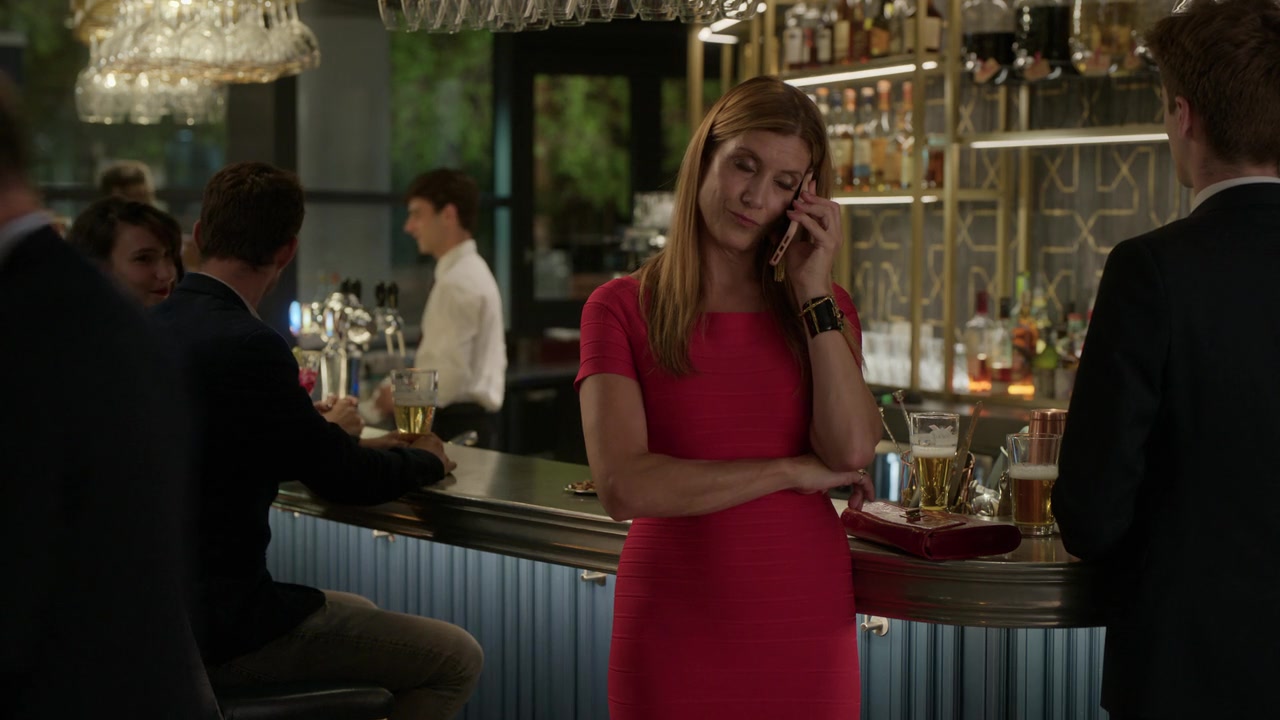 Emily_in_Paris_S01E03_Sexy_or_Sexist_720p_NF_WEB-DL_DDP5_1_x264-BTN_1060.jpg